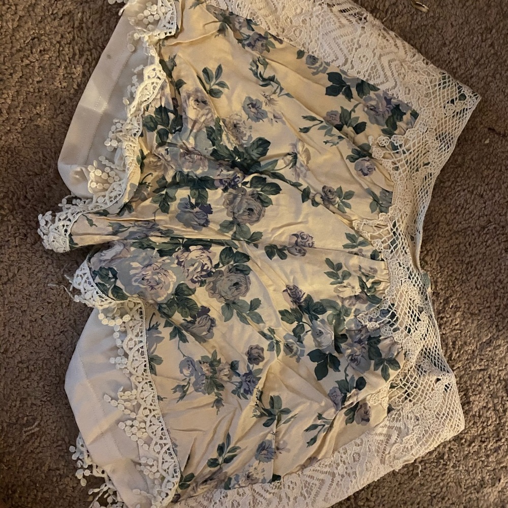 Floral shorts with lace - boutique